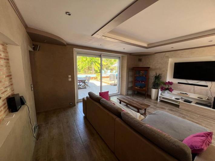 Location de vacances pour 6 personnes, avec piscine ainsi que vue et jardin à Saint-Antoine-de-Breuilh - 2