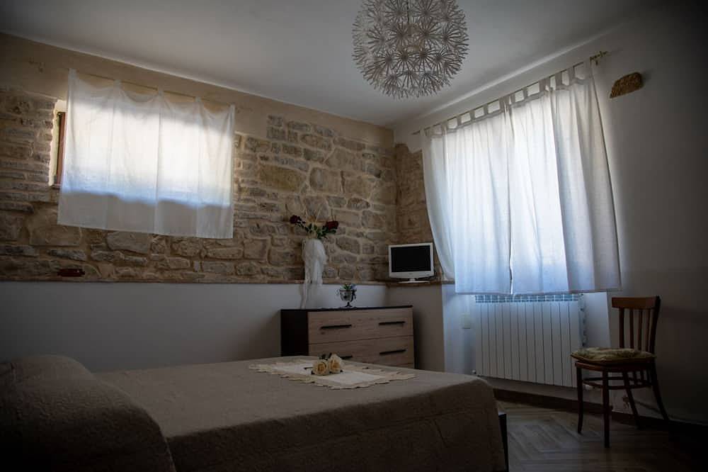 Villa with private pool and stunning views in Monte San Martino, Macerata Provinz