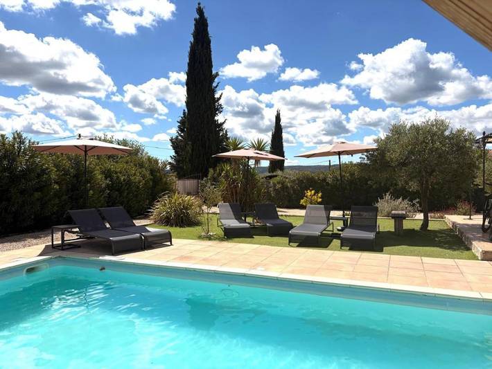 Location de vacances pour 6 personnes, avec jardin et piscine à Argilliers