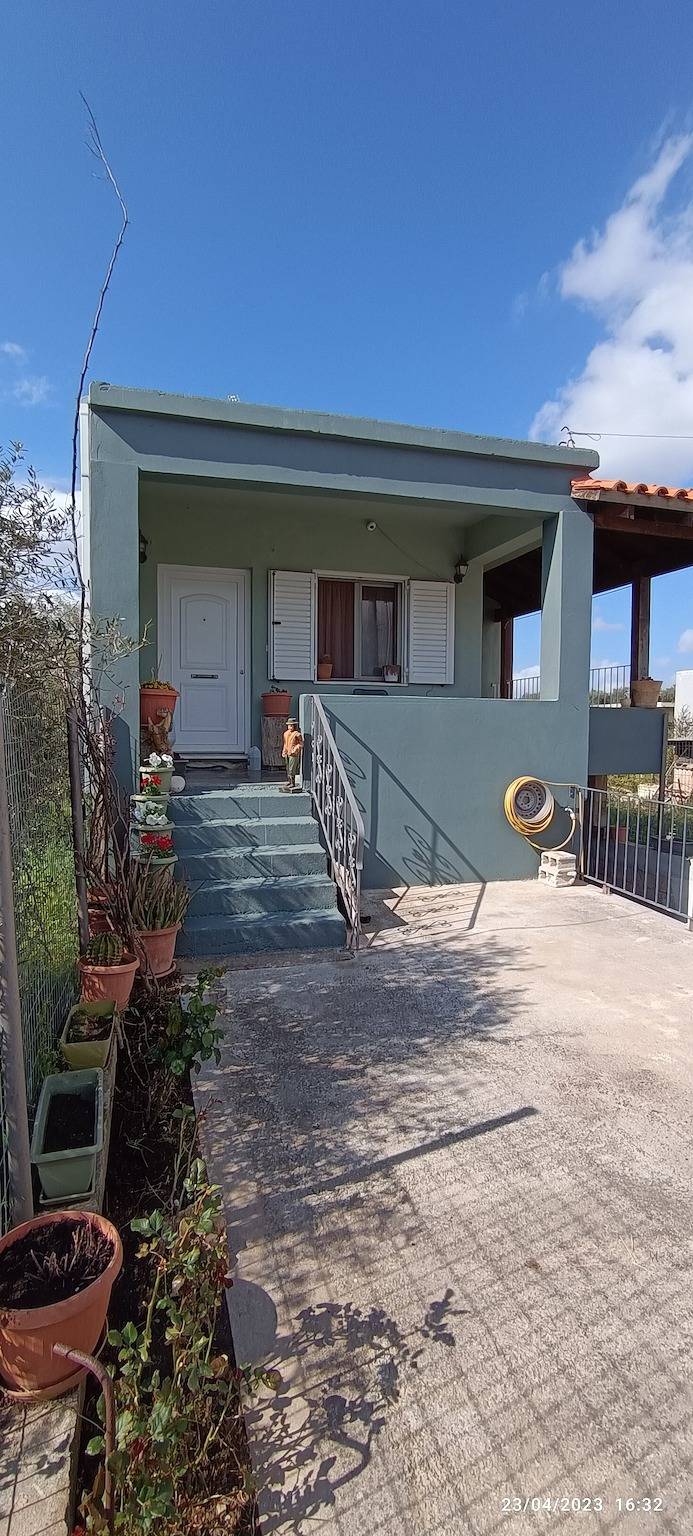 Vacation Home "Marilidia House" with 2 Balconies, Shared Terrace & Wi-Fi in Iraklio-Heraklio region