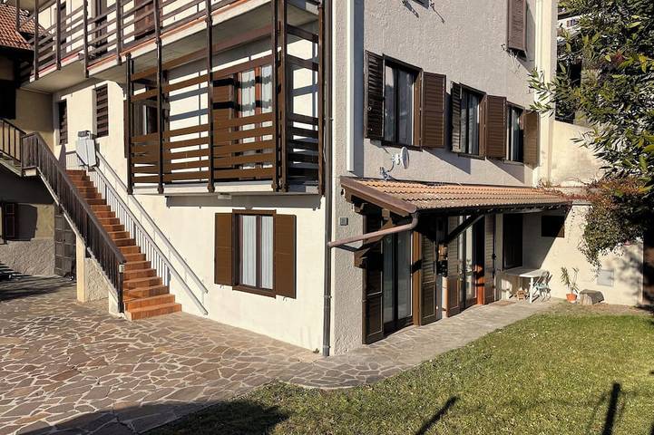 Ferienwohnung für 6 Personen, mit Balkon und Garten in Stenico