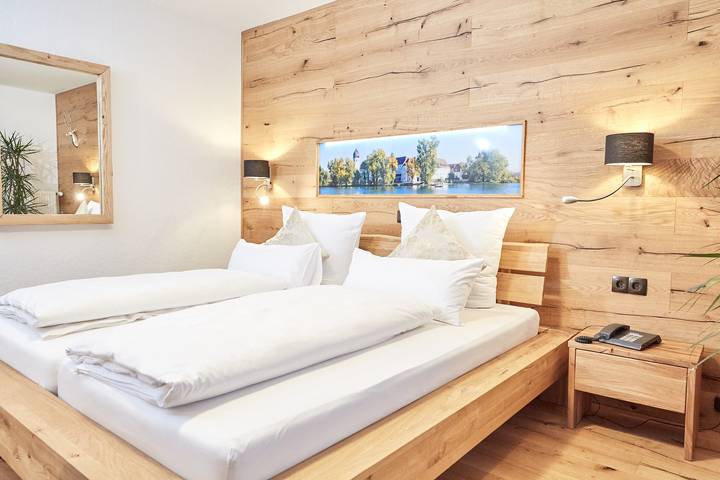 Hotel Zum Fischer am See - Doppelzimmer mit Du/Wc, Standard in Prien am Chiemsee, Chiemsee