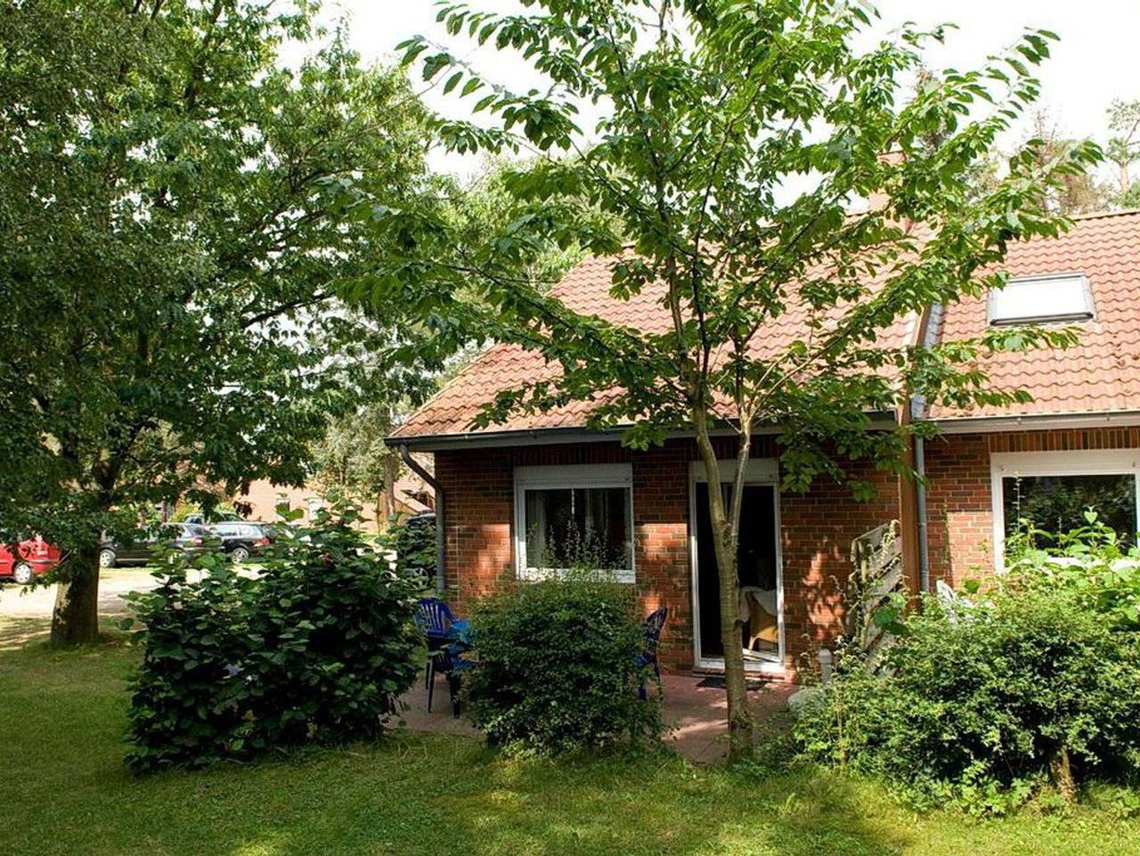 Urlauberdorf - Familienfreundliches Ferienhaus mit Terrasse, Kaminofen, 2 Bädern und Spielplatz in Boltenhagen, Nordwestmecklenburg (Wismar und Umgebung)