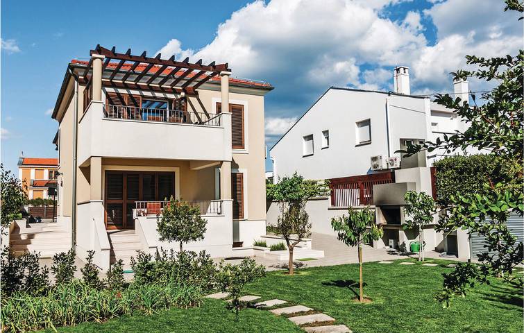 Apartamento vacacional entero, Acogedor apartamento con terraza, Wi-Fi y a 500 m de la playa. in Ciudad de ZadarZadar, Zadar (Municipality)