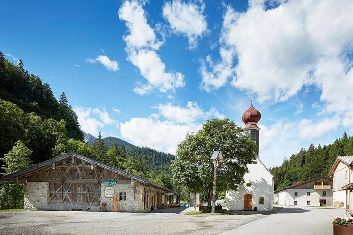 Hotel für 2 Personen, mit Balkon und Terrasse sowie Garten und Ausblick in Reutte