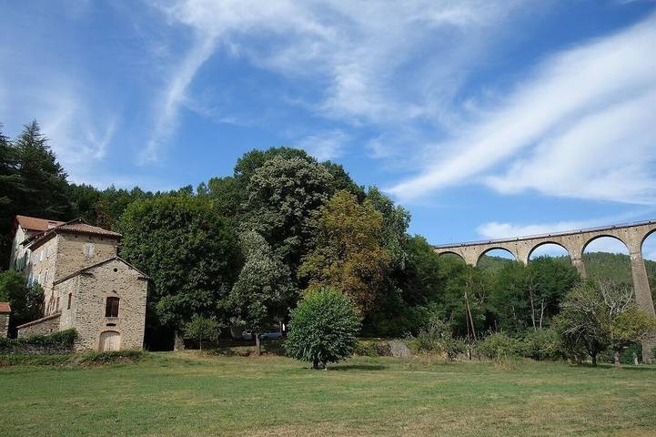 Gîte pour 16 personnes à Chambon (Gard)