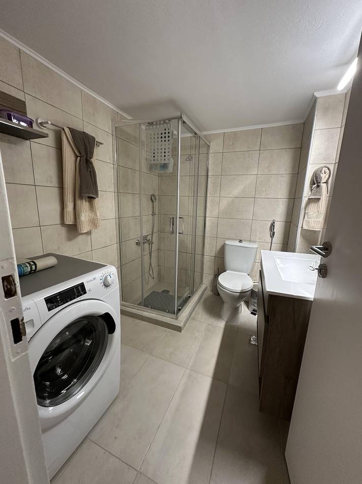 Apartamento vacacional entero, Apartamento de vacaciones para 4 personas con balcón in El Pireo, Región de Costa Sur de Ática