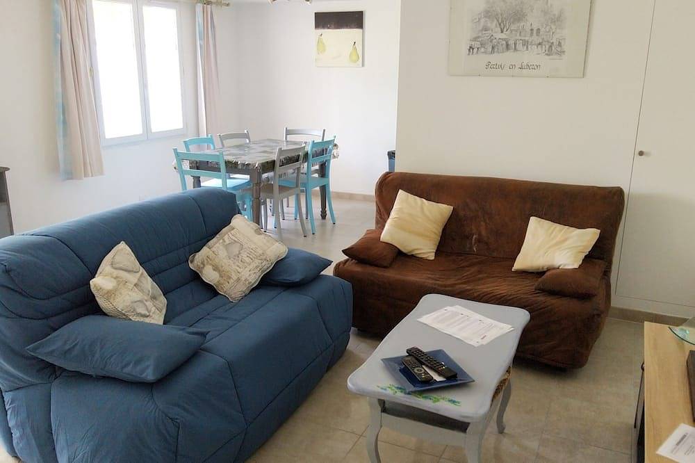 Apartamento entero, Air-conditioned gîte with swimming pool and garden in the countryside, ideal for families in Pertuis, Parque natural regional del Luberon