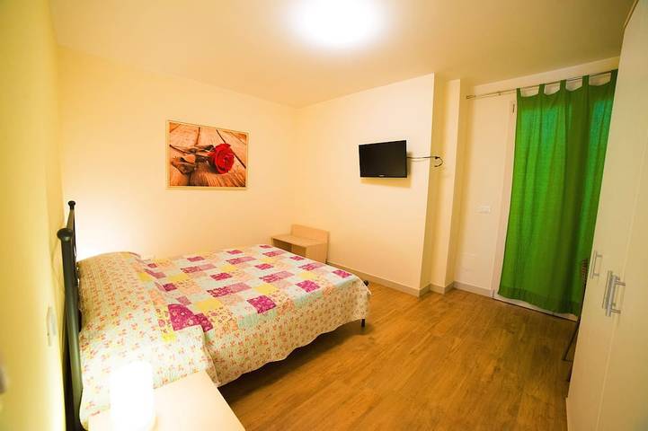 Gîte pour 5 personnes, avec piscine ainsi que jardin et jacuzzi, animaux acceptés à Cupra Marittima - 2