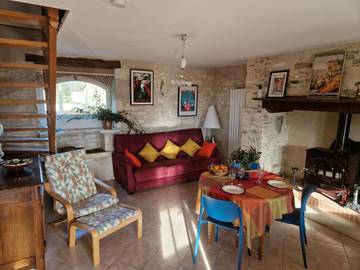 Gîte pour 4 personnes, avec terrasse ainsi que piscine et jardin à Concots