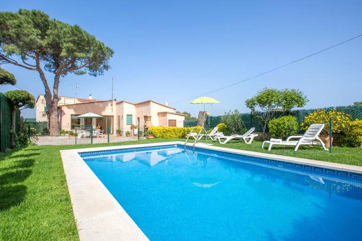 Villa voor 6 personen, with tuin and terras as well as zwembad, met huisdier in Begur