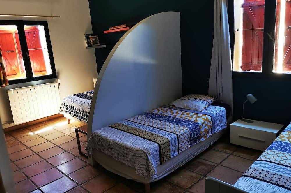 Maison de campagne avec piscine, idéal pour les familles in Opoul-Périllos, Parc naturel régional Corbières-Fenouillèdes