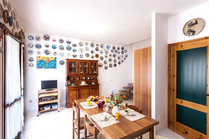 Casa vacanze centrale con giardino, terrazza e balcone; in Crabonaxa/Villasimius, Villasimius