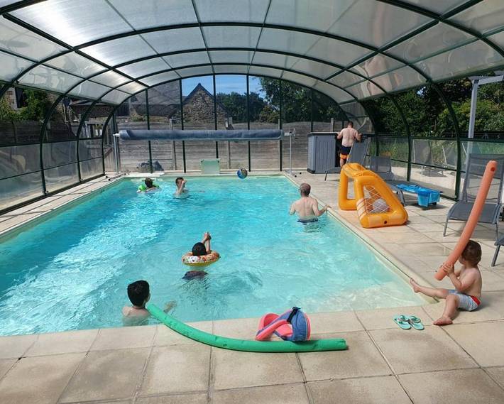 Location de vacances pour 7 personnes, avec piscine et jardin, adapté aux familles à Les Champs-Géraux