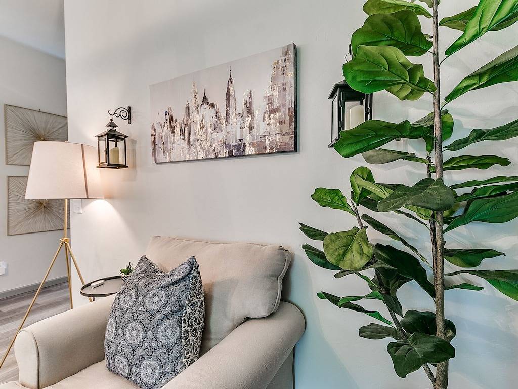 Your Unforgettable Temporary Haven! in Edmond, Oklahoma County