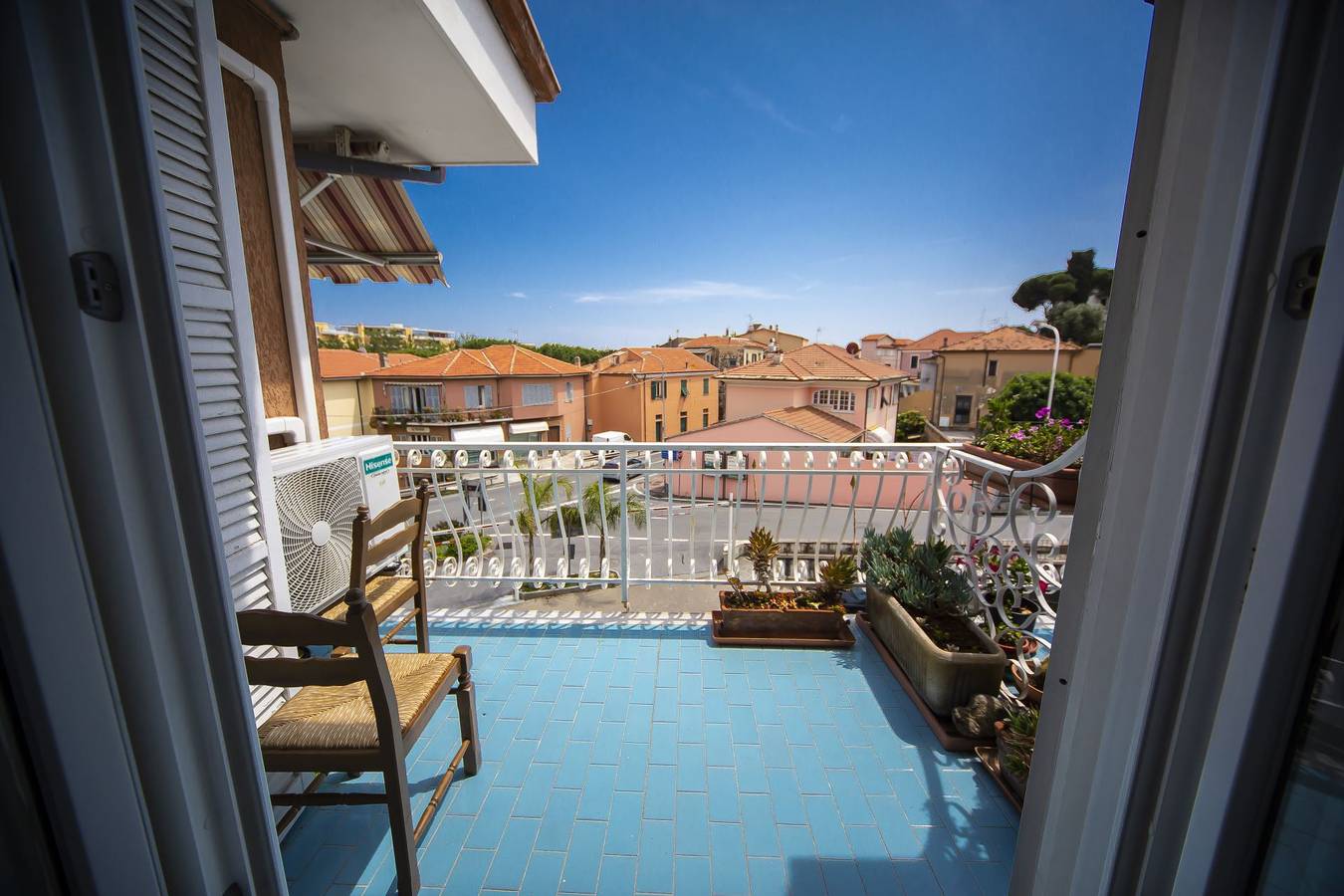 Ganze Ferienwohnung, Ferienwohnung für 4 Personen mit Balkon in San Lorenzo al Mare, Riviera di Ponente