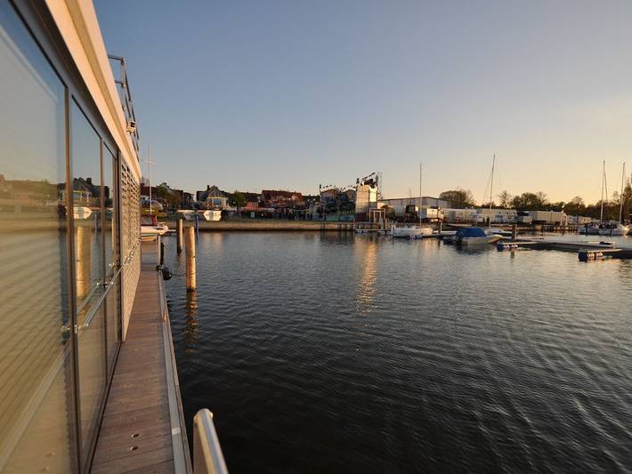 Hausboot für 4 Personen, mit Terrasse in Ribnitz-Damgarten - 2