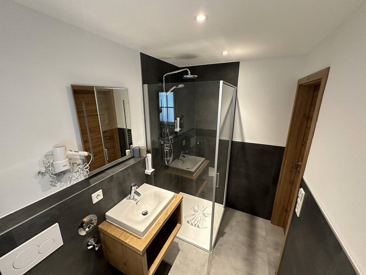 Doppelzimmer Standard 6 im Gästehaus in Isny im Allgäu, Region Bodensee-Oberschwaben