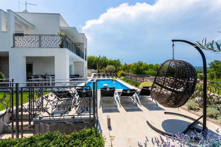 Villa pour 8 personnes, avec sauna et piscine ainsi que vue sur l’océan et balcon à Klimno - 4