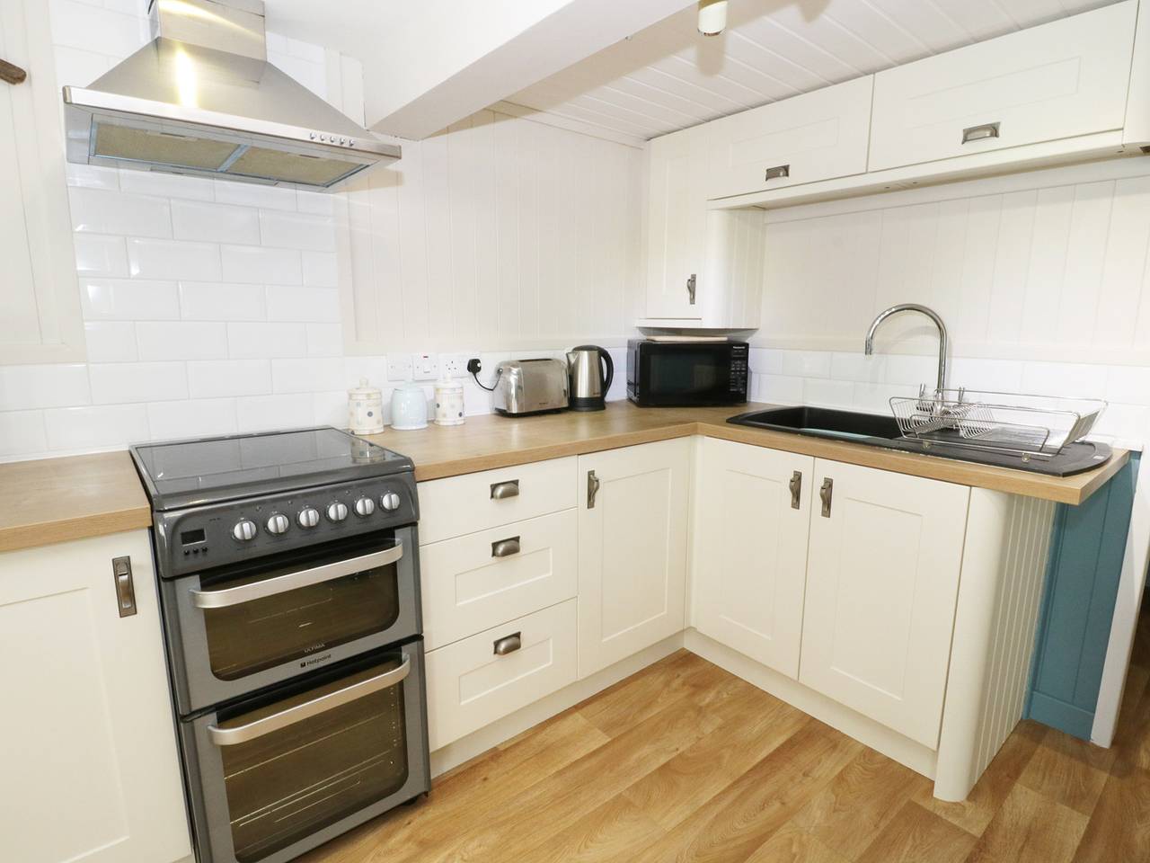 Entire apartment, The Hideaway in Benllech, Isle of Anglesey