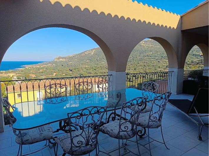 Appartement de vacances pour 6 personnes, avec terrasse ainsi que vue et piscine, animaux acceptés