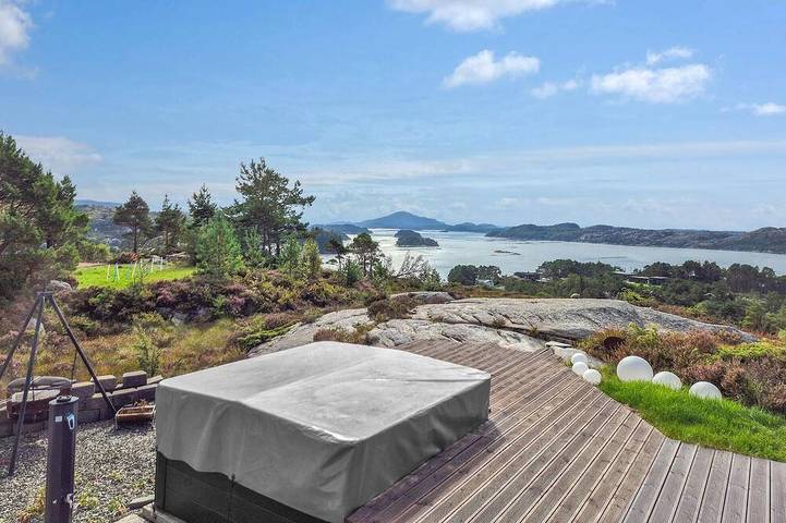 Ferienhaus für 12 Personen, mit Garten in Fitjar