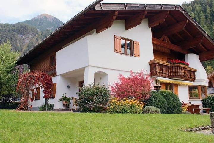 Ferienwohnung für 6 Personen, mit Balkon und Terrasse sowie Garten und Ausblick im Lechtal - 2