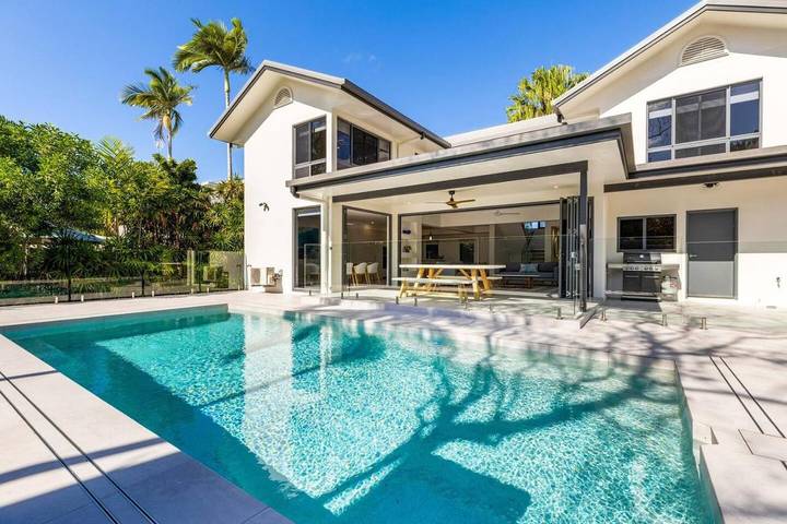 Holiday home for 10 people, with garden and pool in Palm Cove