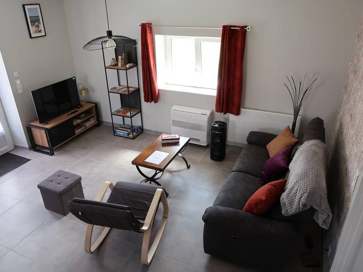 Peaceful house with air conditioning and Wi-Fi, pet-friendly in Chéu, Auxerre region