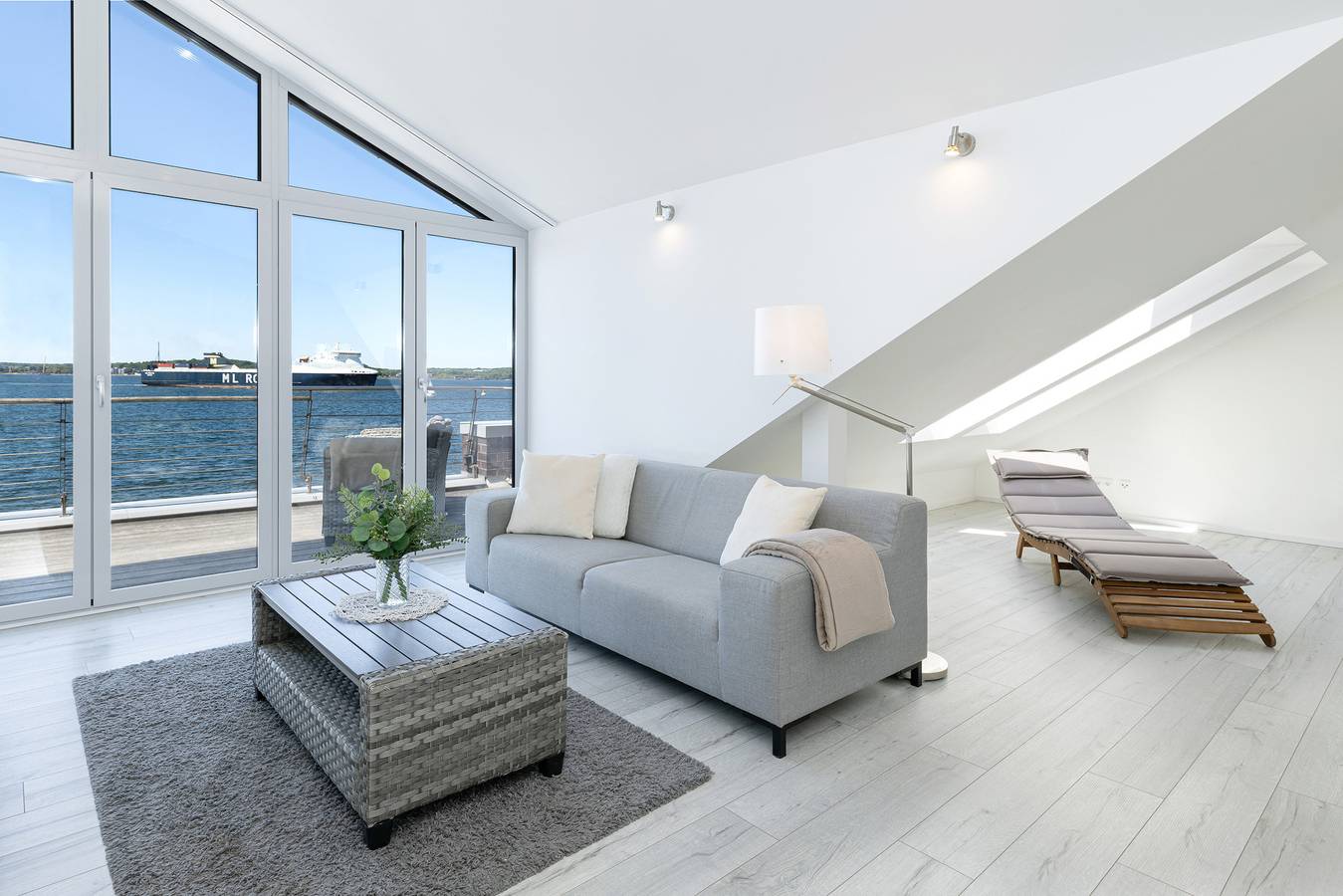 Ganze Ferienwohnung, Strandweg 6-7 Sandhalm in Kieler Förde, Heikendorf