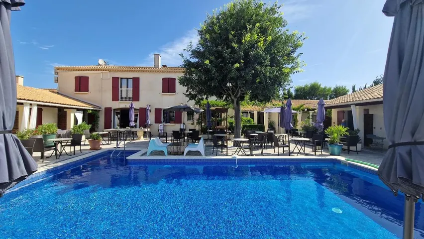Hotel para 2 personas, con piscina y jardín - 1