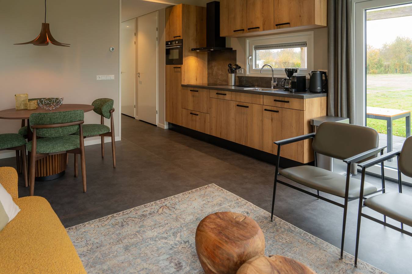Modernes Chalet für 4 Personen, gelegen inmitten von Wasser und Wald in Sint Nicolaasga in Sint Nicolaasga, Friesland