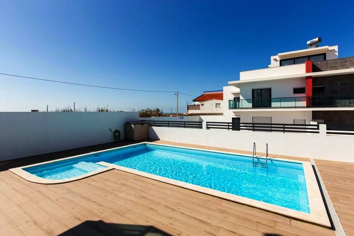 Apartamento de férias para 8 pessoas, com piscina e varanda em Baleal