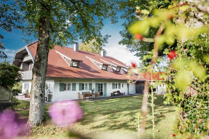 Ferienhaus für 8 Personen, mit Balkon und Terrasse sowie Garten und Sauna