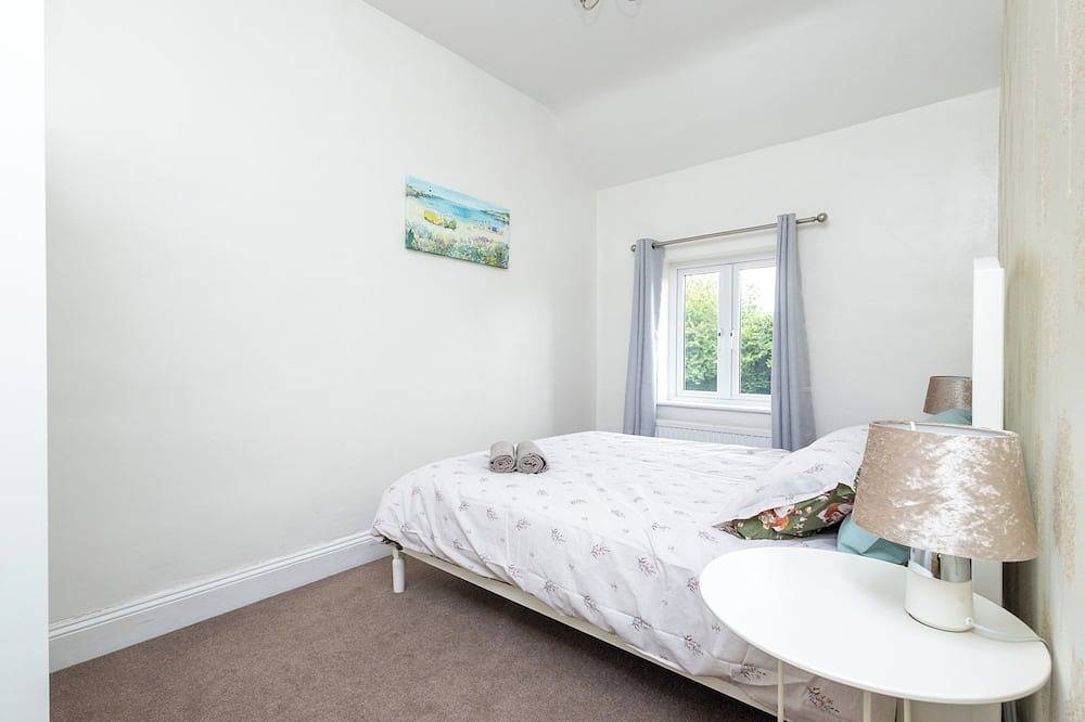 Canal Side 3 Bed 1.5 Bath | Parking | Wifi | Self Check-in | King Size Beds in Wakefield, West Yorkshire
