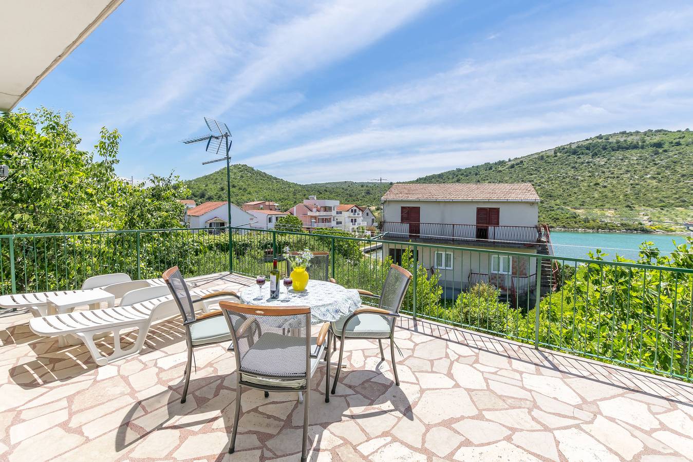 House Sunčani dvori in Rogoznica, Šibenik-Knin