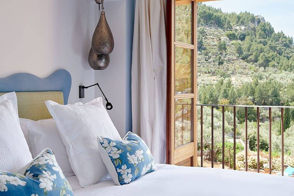 \"villa in Mallorca. Infinite Blue Over the Mountains of the Serra de Tramuntana\" in Deià, West Majorca