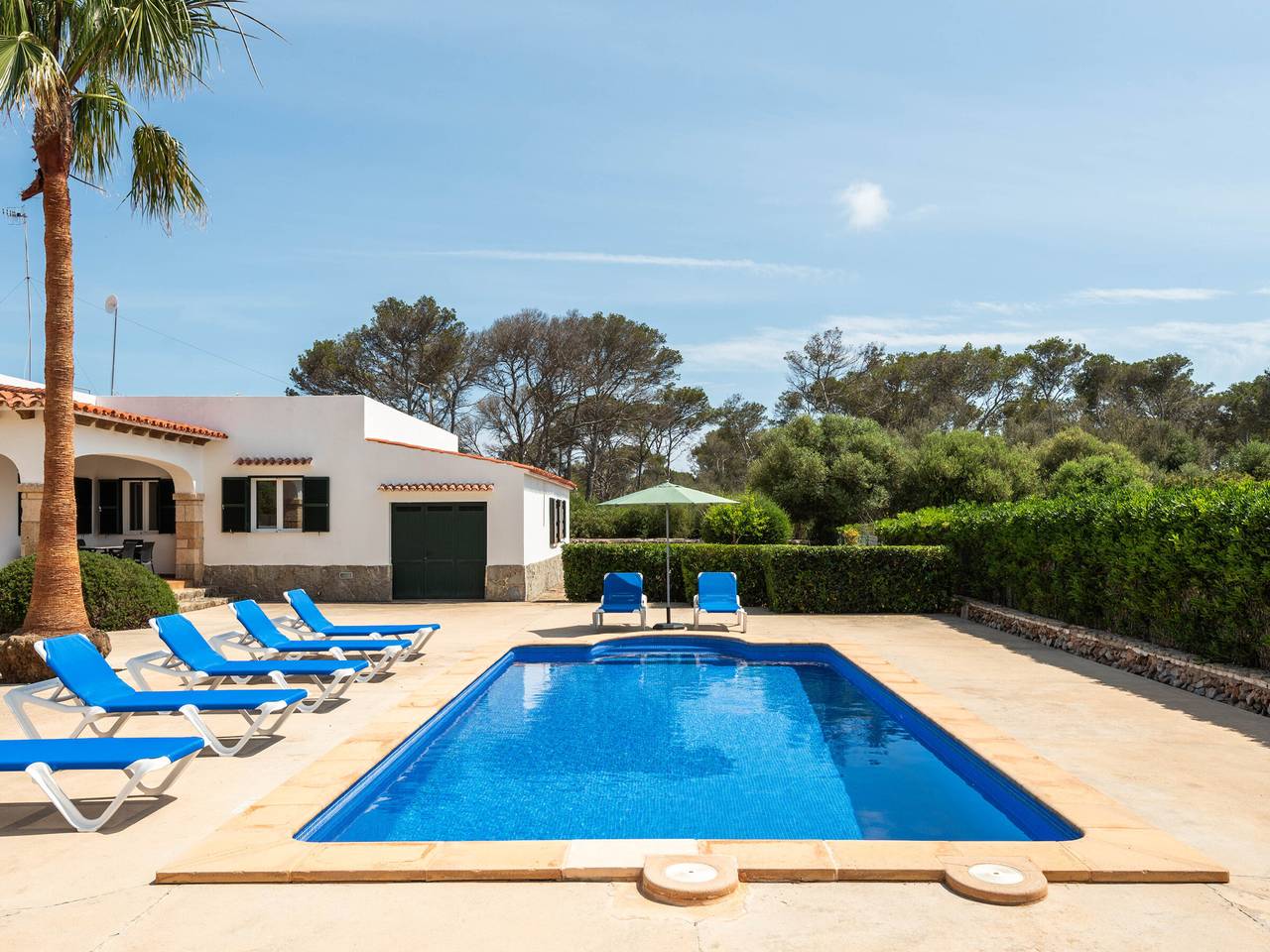 Villa familiale à Cala Blanca avec piscine privée et climatisation in Cala Blanca, Ciutadella