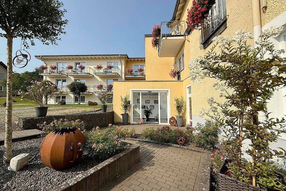 Doppelzimmer Dusche/Wc Klassik - Brauers Landarthotel in Daun, Vulkaneifel