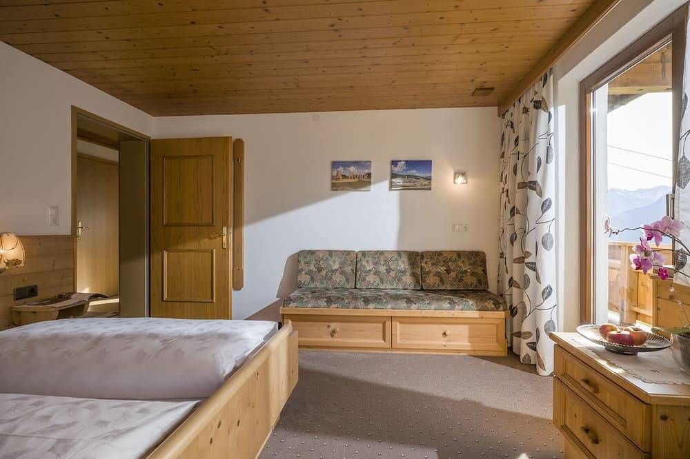 Ganze Wohnung, Sonnige Südhanglage, freistehend, direkt am Skigebiet Zillertal 3000, W-Lan in Hintertux, Tux