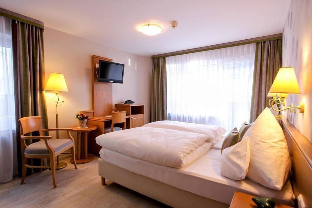 Ganze Wohnung, Doppelzimmer Buchfink (21-25 m²) - Hotel Schneider am Maar in Schalkenmehren, Vulkaneifel
