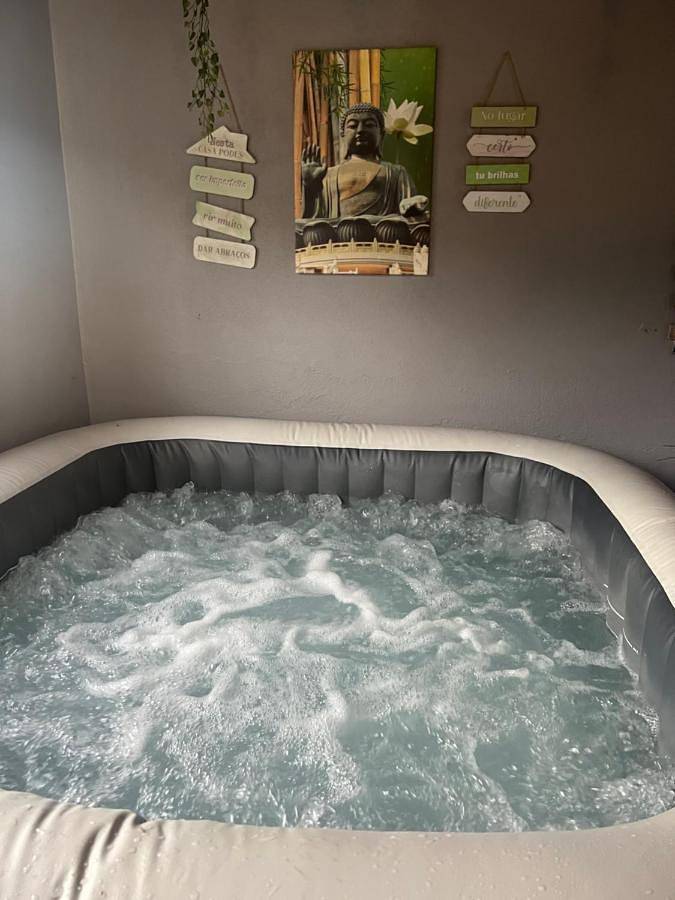 Gîte pour 2 personnes, avec piscine ainsi que jacuzzi et jardin dans Belinho - 4
