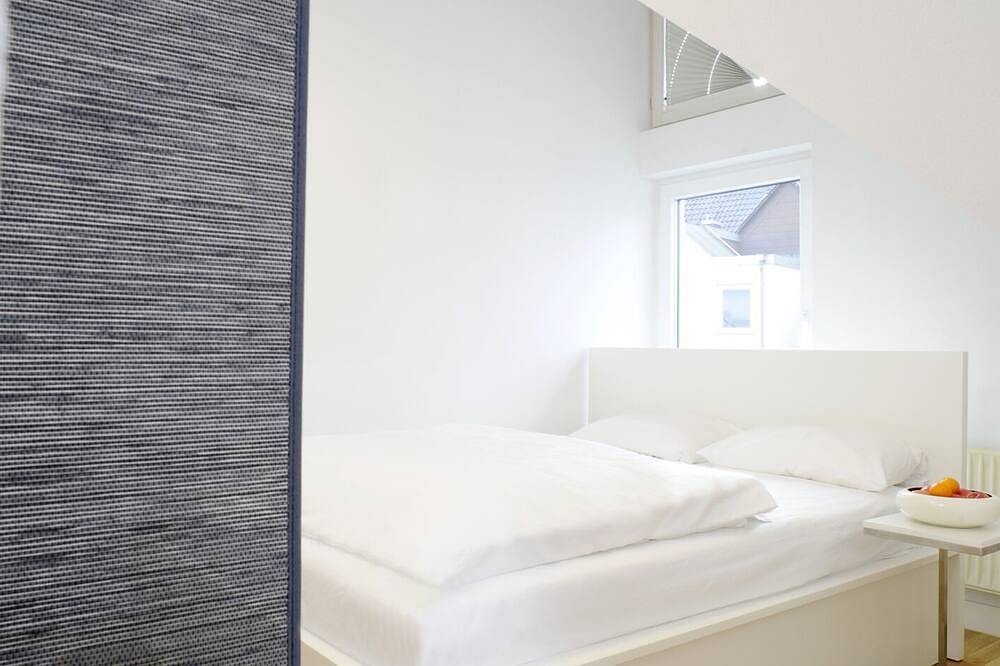 Ganze Wohnung, Serviced Apartment mit kostenlosem Wlan, kostenlosem Parkplatz und zweiwöchentlicher Reinigung in Langen, Landkreis Offenbach