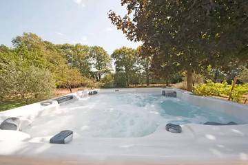 Location de vacances pour 8 personnes, avec jardin et jacuzzi à Saint-Denis (Aude)