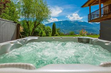 Gîte pour 4 personnes, avec jacuzzi et jardin à Savièse