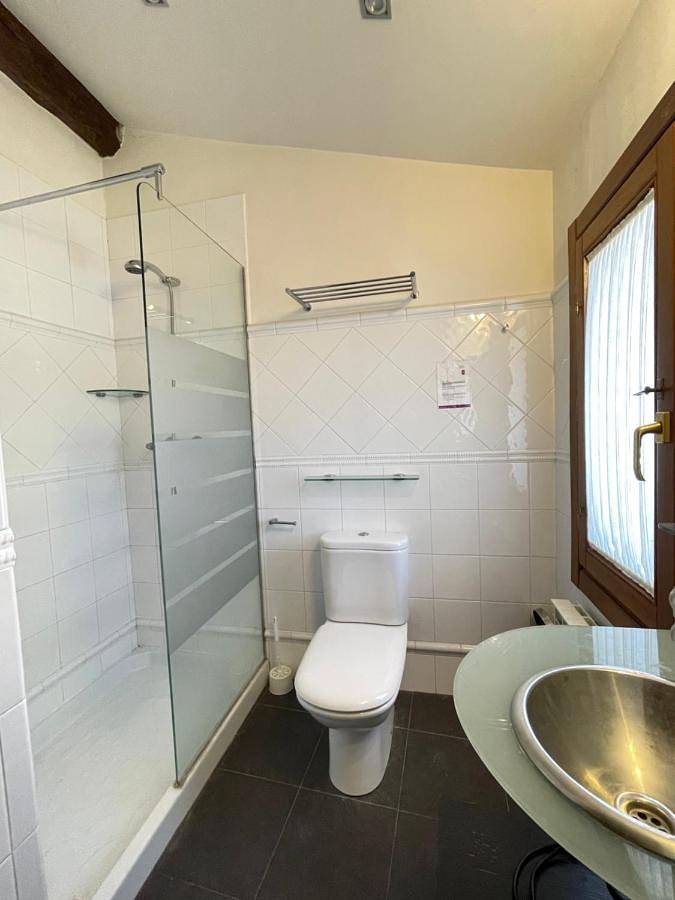 Alojamiento y desayuno para 4 personas, con vistas y terraza en La Rioja - 4