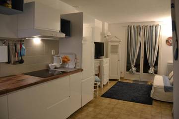 Gîte pour 5 personnes, avec terrasse ainsi que vue et piscine, adapté aux familles dans Plage de la Govelle