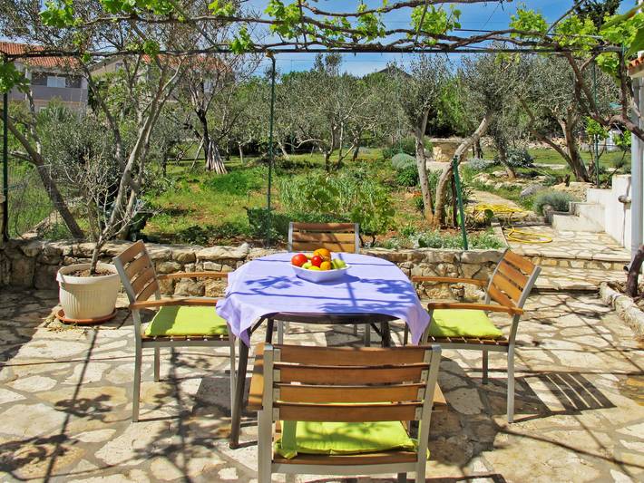 Ferienwohnung für 4 Personen, mit Terrasse und Garten in Zadar - 2