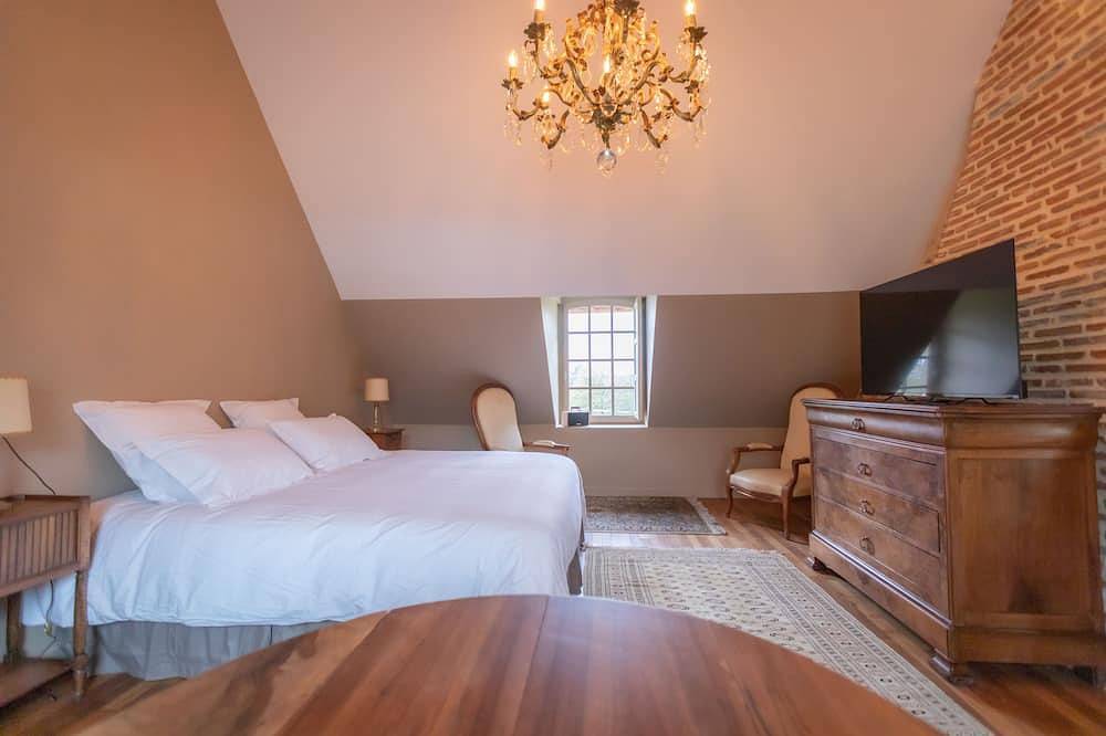 Entire apartment, Superb suite in the heart of the forest in Vierzon, Vierzon Region