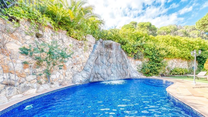 Villa "Costacabana - Alba" com piscina privada, terraço privado e Wi-Fi in Lloret de Mar, Costa Brava